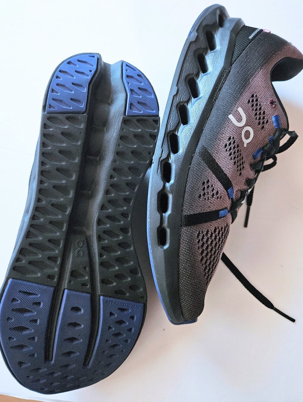 Women's On Cloudsurfer Running Shoe Size 9M - Picture 4 of 9